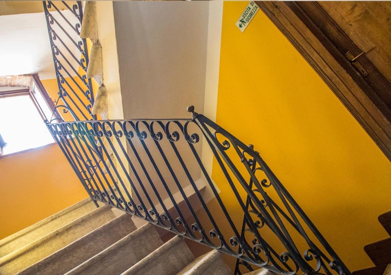 Locanda Al Centrale Caprino Veronese Kültér fotó