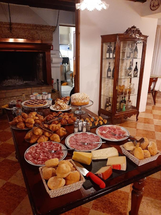 Locanda Al Centrale Caprino Veronese Kültér fotó