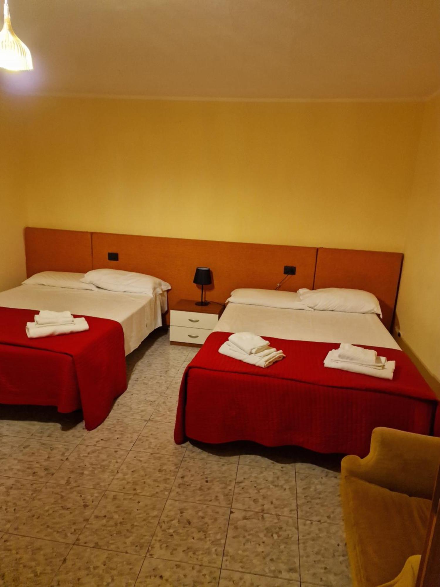 Locanda Al Centrale Caprino Veronese Kültér fotó