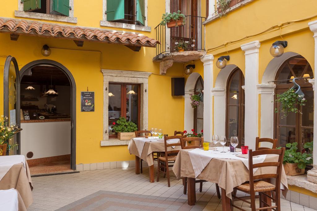 Locanda Al Centrale Caprino Veronese Kültér fotó