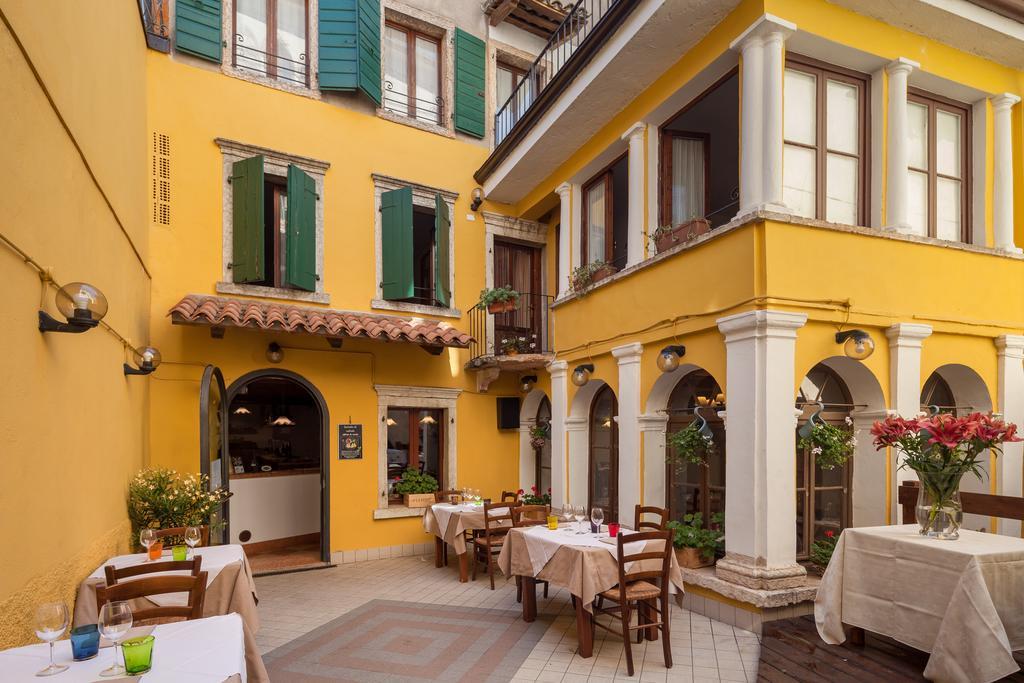 Locanda Al Centrale Caprino Veronese Kültér fotó