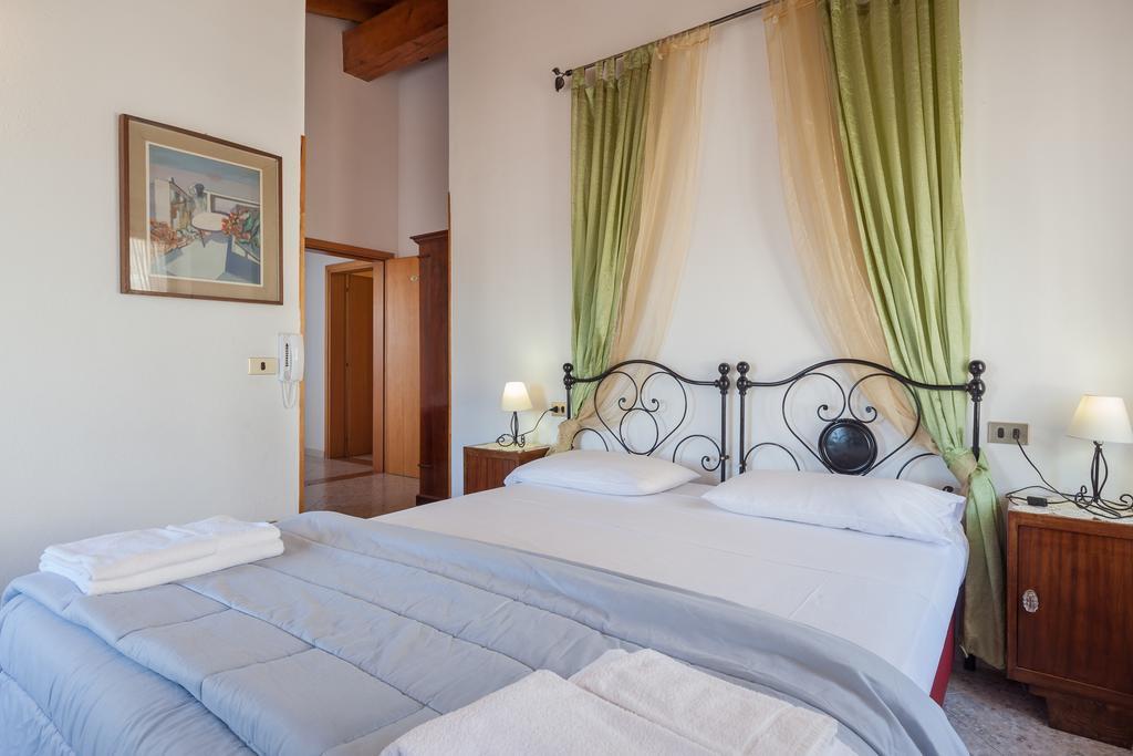 Locanda Al Centrale Caprino Veronese Kültér fotó